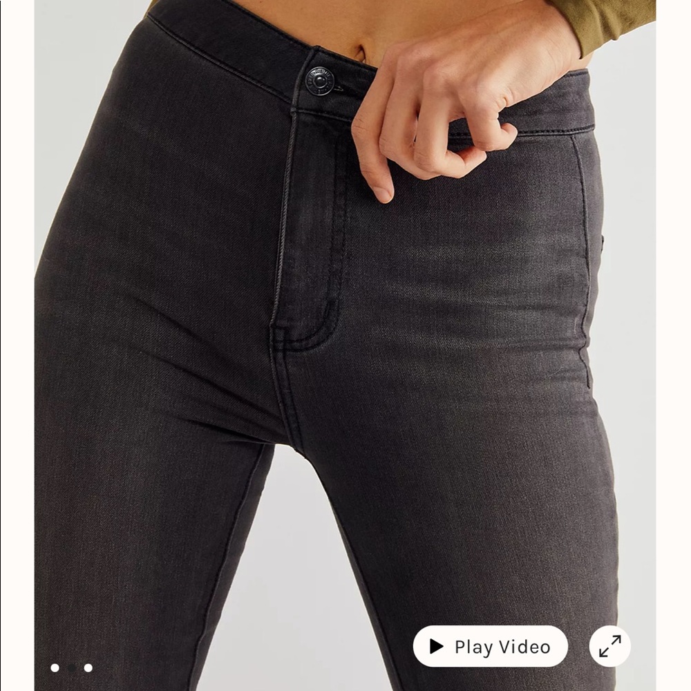 FREE PEOPLE GRAY BELL BOTTOM JEANS.WORN ONCE SIZE 25R. SMOKE FREE PERFECT